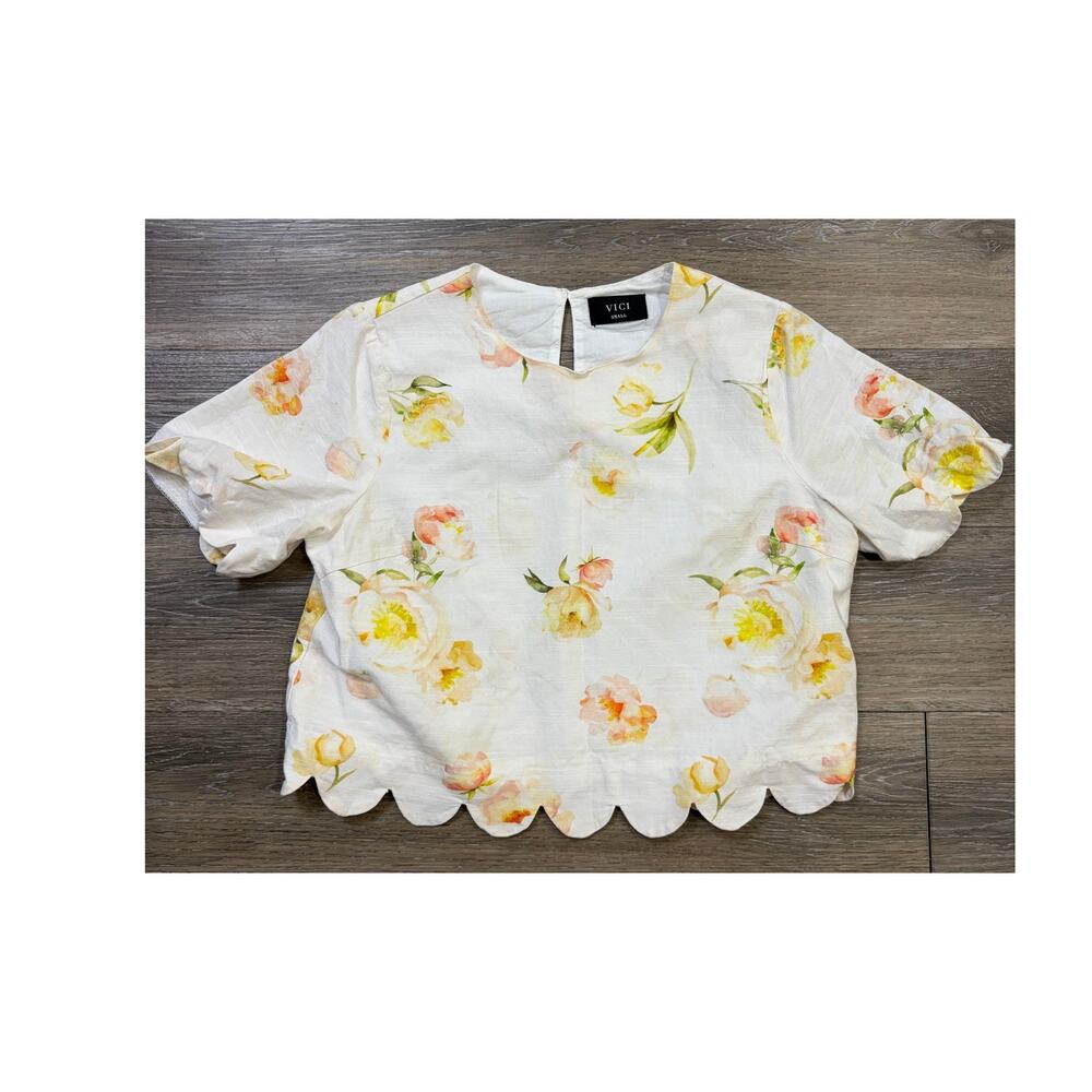 Vici Floral Scallop Hem Blouse Small Romantic Cottagecore Spring Top